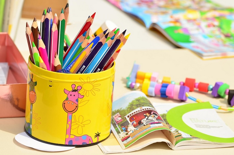 Bunte Stifte und Kinderbuch – Qualifizierung der Kita-Teams für das BeoKiz-Verfahren